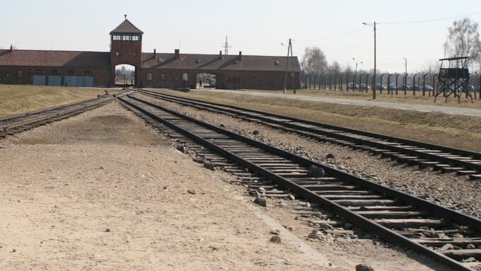 Auschwitz.jpg